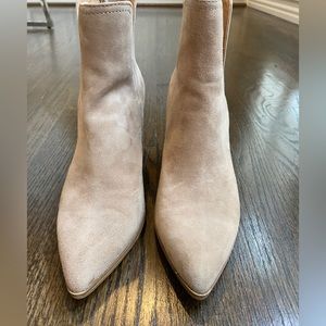steve madden. taupe suede booties.